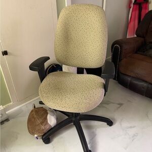 Ergonomic Home Office Chair with Cream Seat